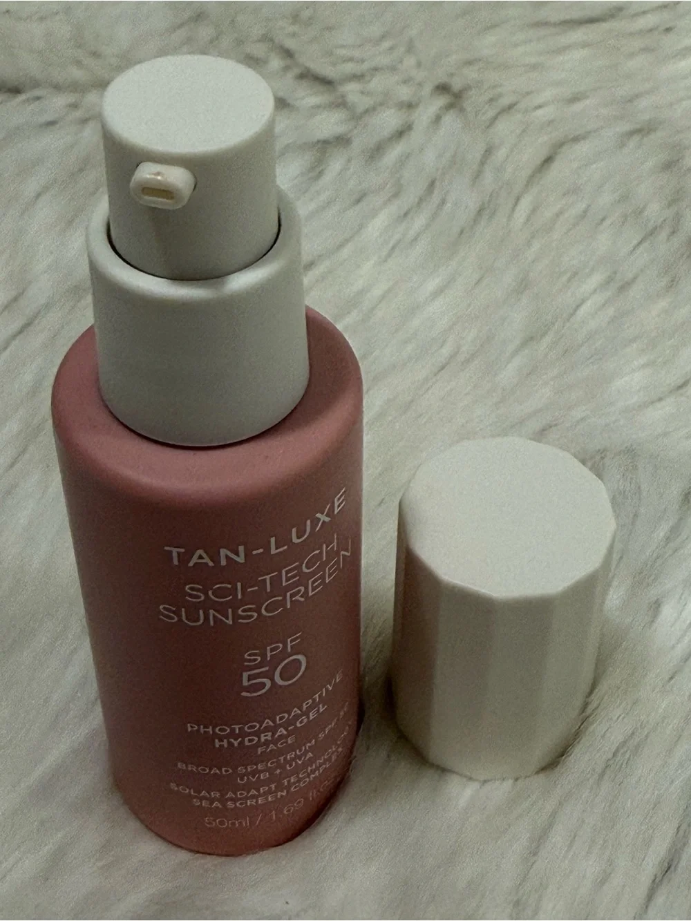 Tan—Luxe Sci - Tech Sunscreen SPF 50 Pink Face Hydra Gel Face Sunscreen New